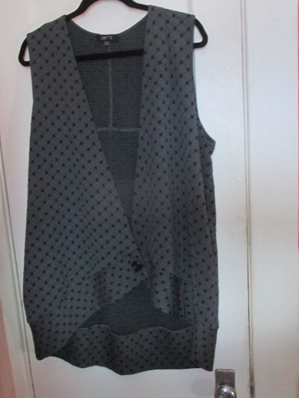 Comfy USA LISBON Vest, Size Medium Dot Gray Black Button